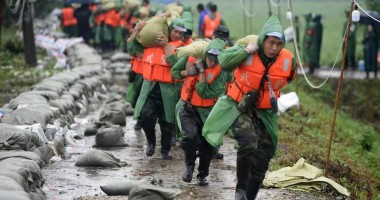 風雨同舟 | 華夏顯示向抗洪部隊捐贈抗洪救災物資